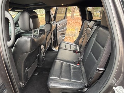 Used 2020 Jeep Grand Cherokee Limited image 9