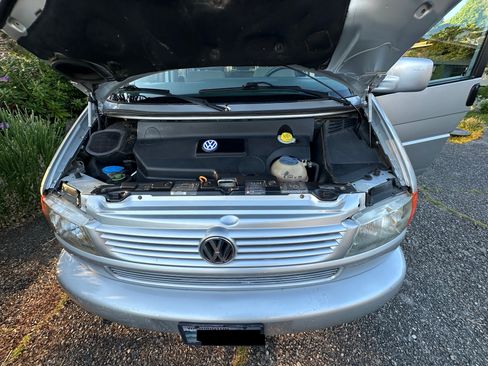 Used 2002 Volkswagen Eurovan MV FWD image 2