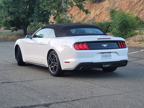 Used 2020 Ford Mustang Premium image 9