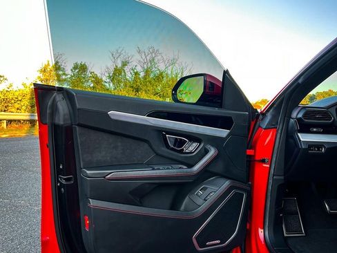 Used 2021 Lamborghini Urus image 18