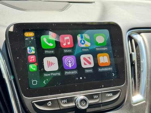 Used 2018 Chevrolet Malibu Premier image 12