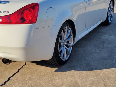 Used 2010 INFINITI G37 Journey w/ Premium Pkg image 8