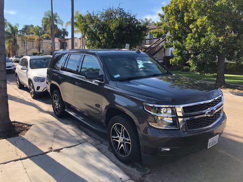 Used 2018 Chevrolet Tahoe LT w/ Luxury Package RWD image 1