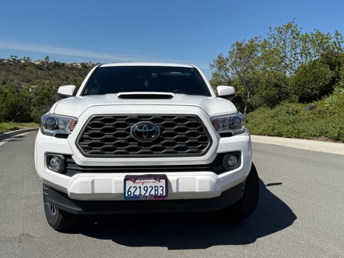 Used 2021 Toyota Tacoma TRD Sport w/ Technology Package RWD image 5