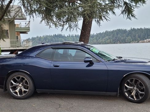 Used 2015 Dodge Challenger SXT Plus w/ Driver Convenience Group image 8