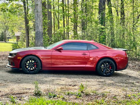 Used 2014 Chevrolet Camaro SS w/ SS Performance Package RWD image 2