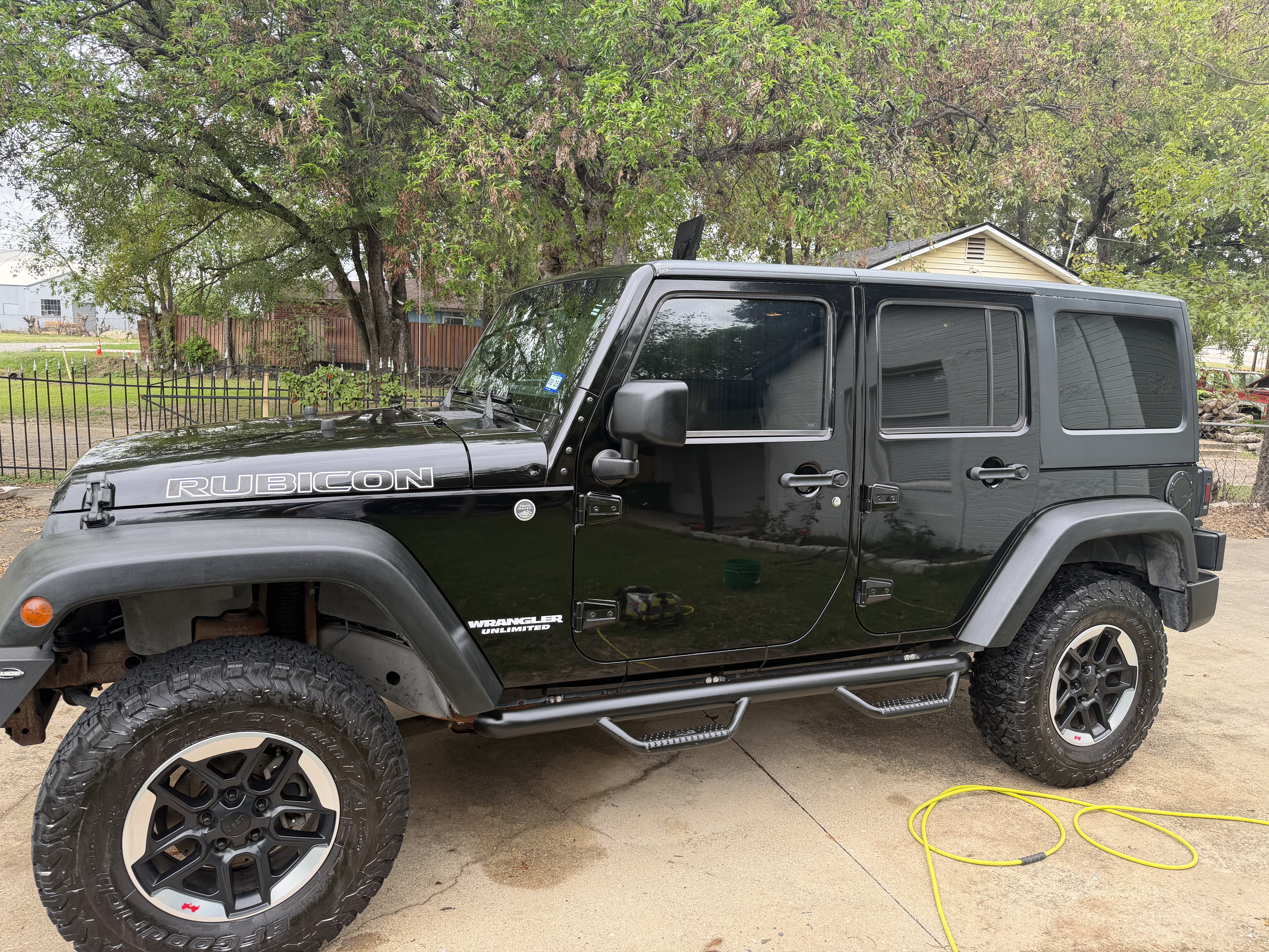 Used 2011 Jeep Wrangler Unlimited Rubicon w/ Connectivity Group AWD/4WD image 1
