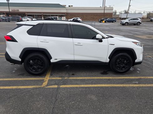 Used 2021 Toyota RAV4 XLE w/ Convenience Package image 5