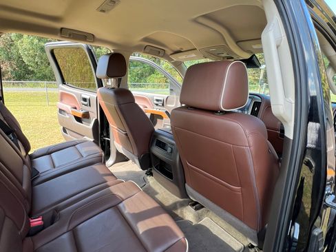 Used 2018 Chevrolet Silverado 1500 High Country image 11