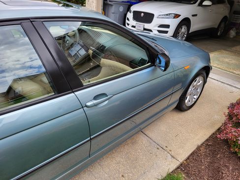 Used 2005 BMW 325i Sedan RWD image 10