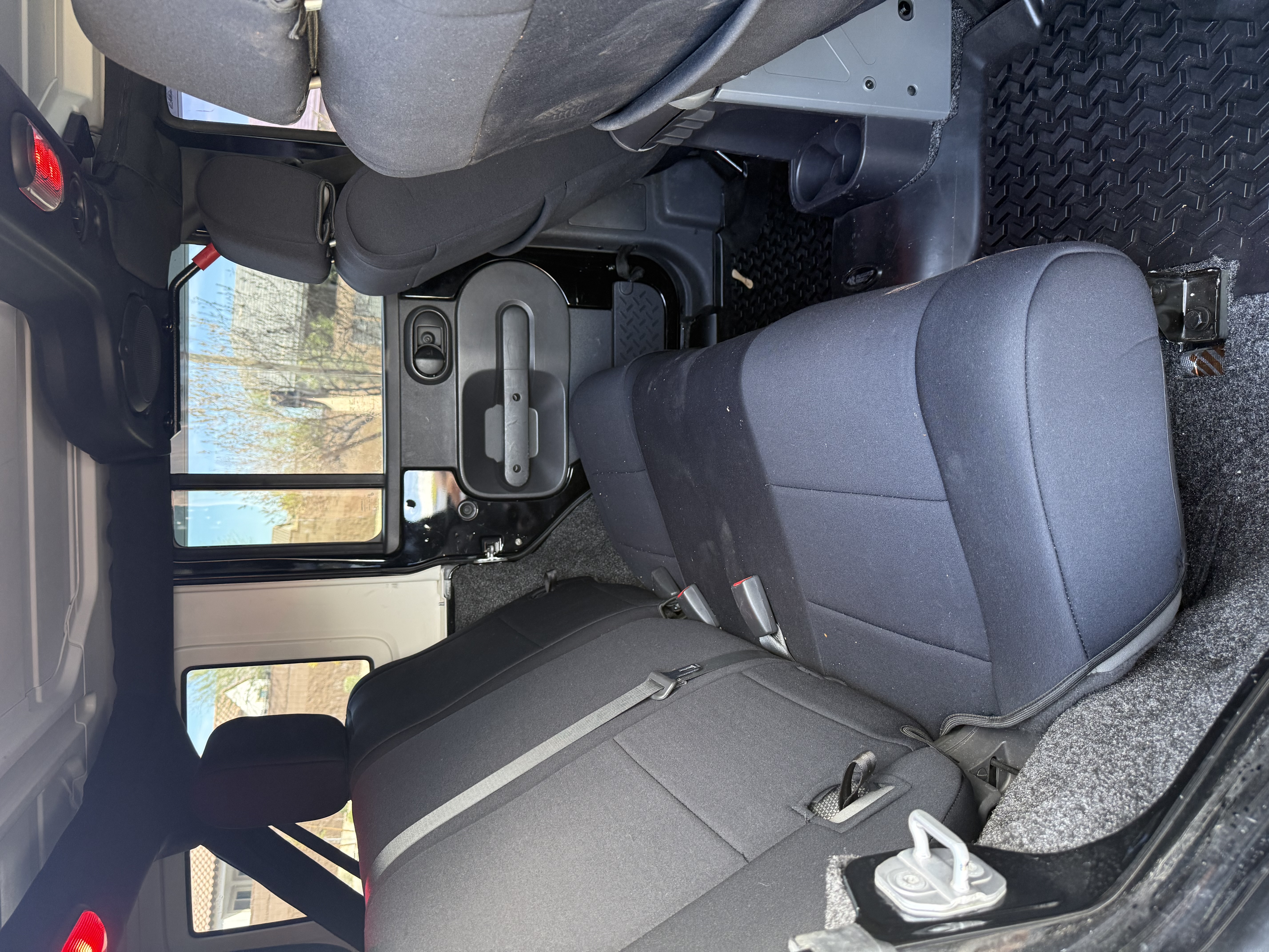 Used 2010 Jeep Wrangler Unlimited Rubicon AWD/4WD image 8