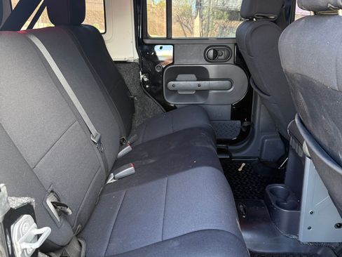 Used 2010 Jeep Wrangler Unlimited Rubicon image 8