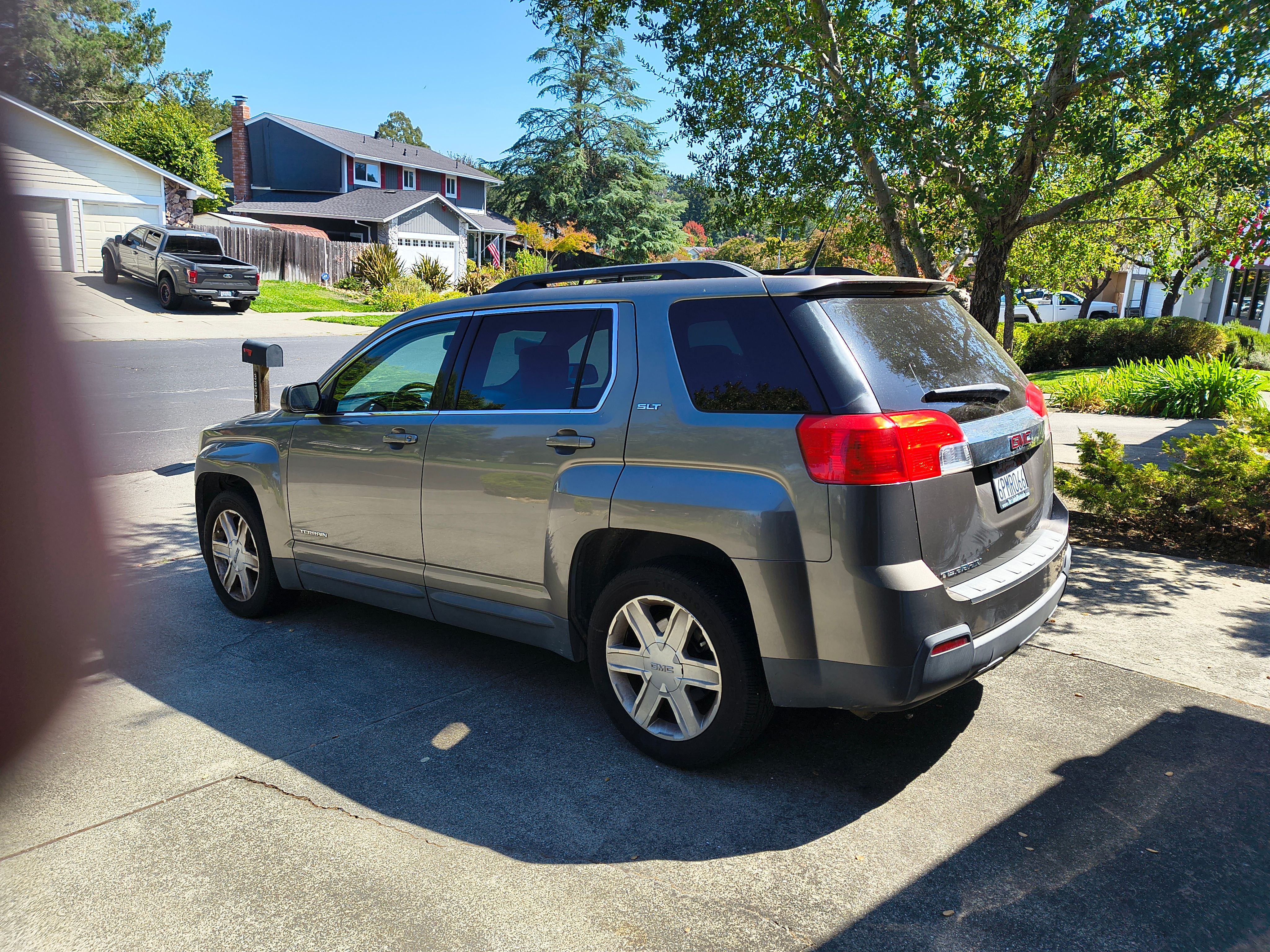 Used 2011 GMC Terrain SLT FWD image 1