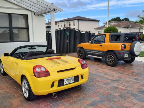 Used 2003 Toyota MR2 image 8