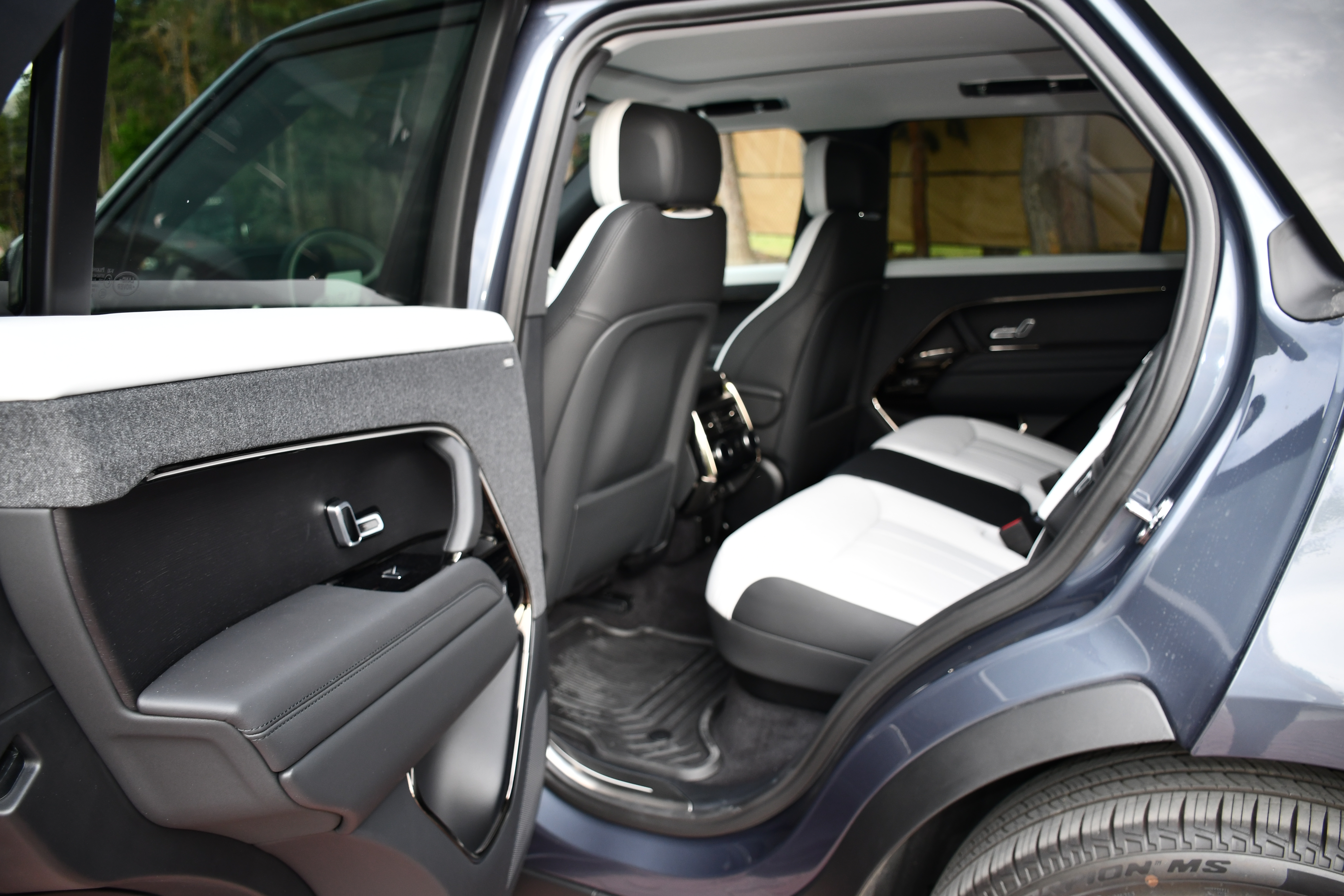 Used 2025 Land Rover Range Rover Sport Dynamic SE AWD/4WD image 8