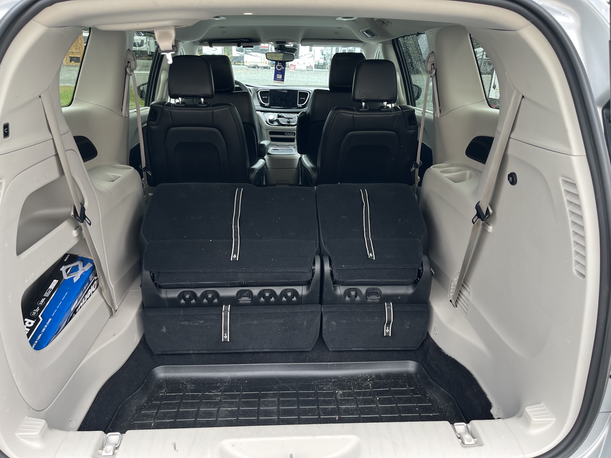 Used 2024 Chrysler Pacifica Touring-L FWD image 6