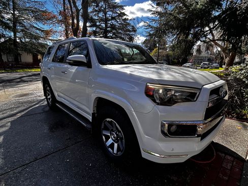 Used 2014 Toyota 4Runner Limited image 4