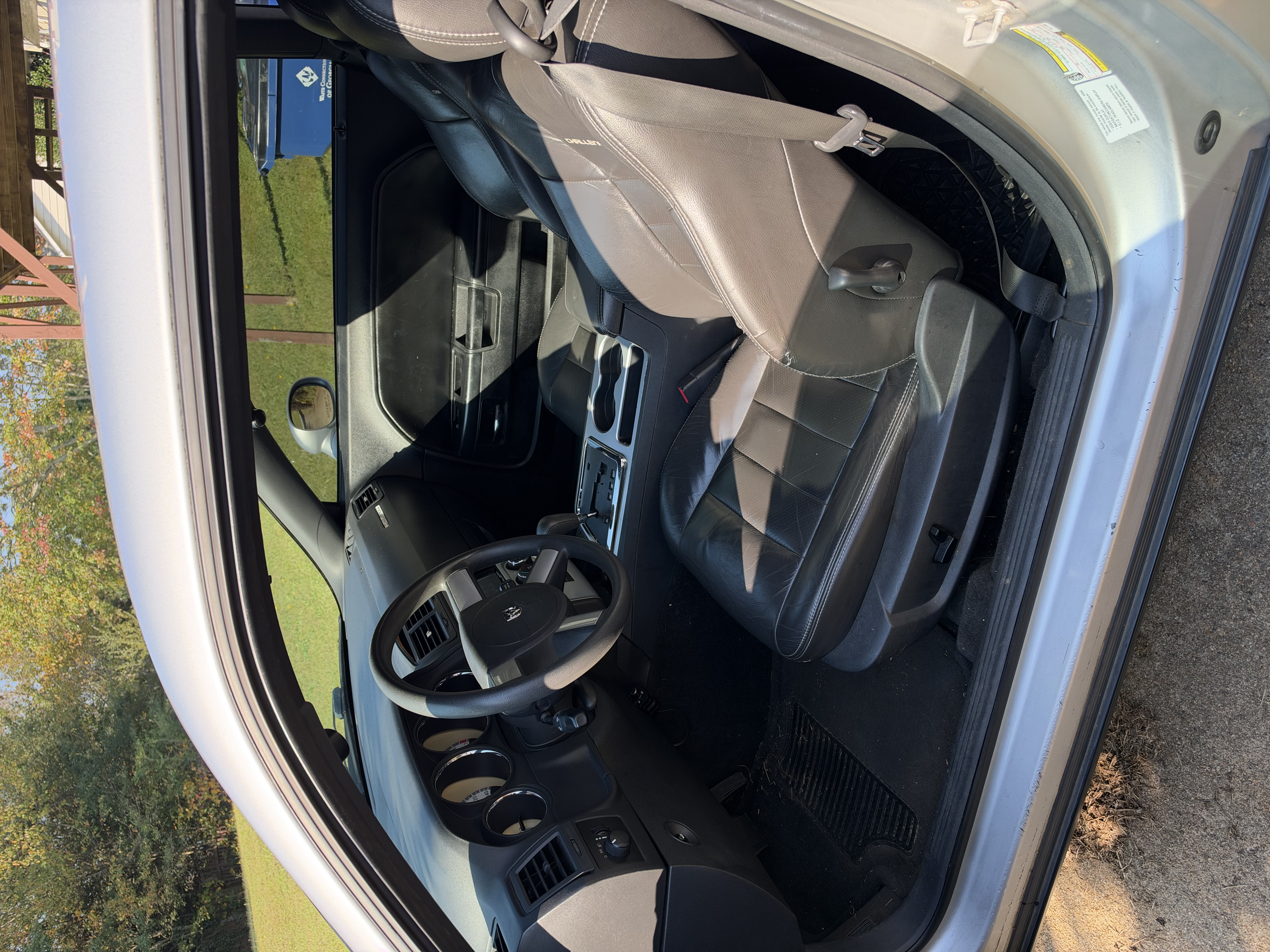 Used 2010 Dodge Challenger SE RWD image 10