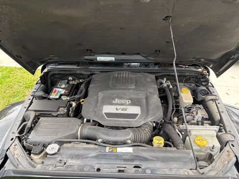 Used 2016 Jeep Wrangler Unlimited Sahara w/ Max Tow Package image 22