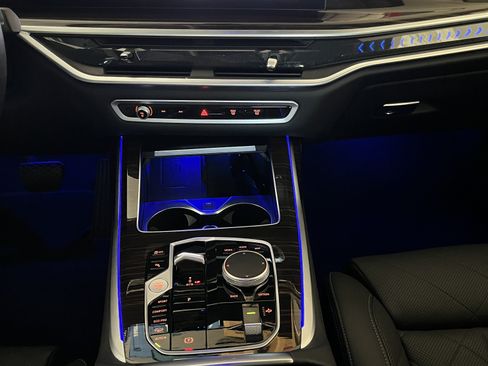 Used 2024 BMW X7 xDrive40i w/ Premium Package image 15