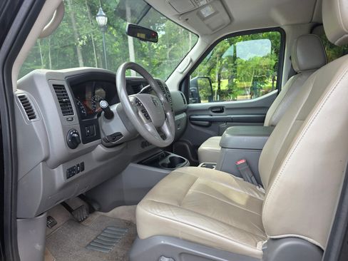 Used 2017 Nissan NV 3500 SL RWD image 8