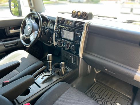 Used 2007 Toyota FJ Cruiser 4WD image 11