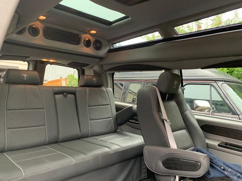 Used 2019 GMC Savana 2500 image 8