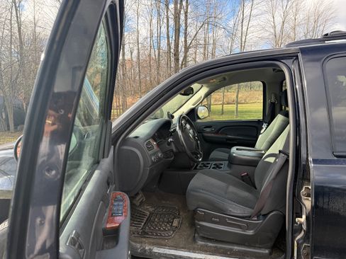 Used 2008 Chevrolet Suburban LT image 8