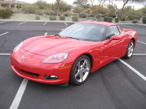 Used 2007 Chevrolet Corvette Coupe w/ Performance Package image 2