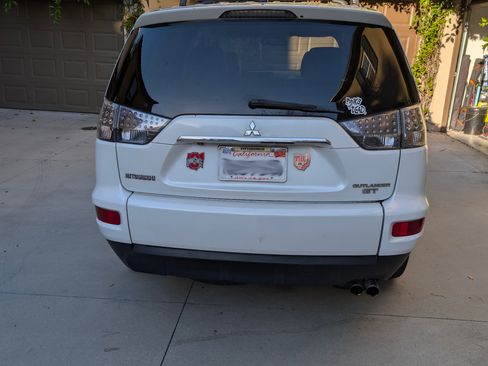 Used 2012 Mitsubishi Outlander GT image 2