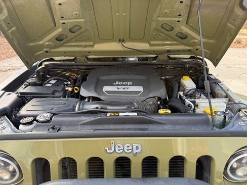 Used 2013 Jeep Wrangler Unlimited Rubicon w/ Connectivity Group image 2