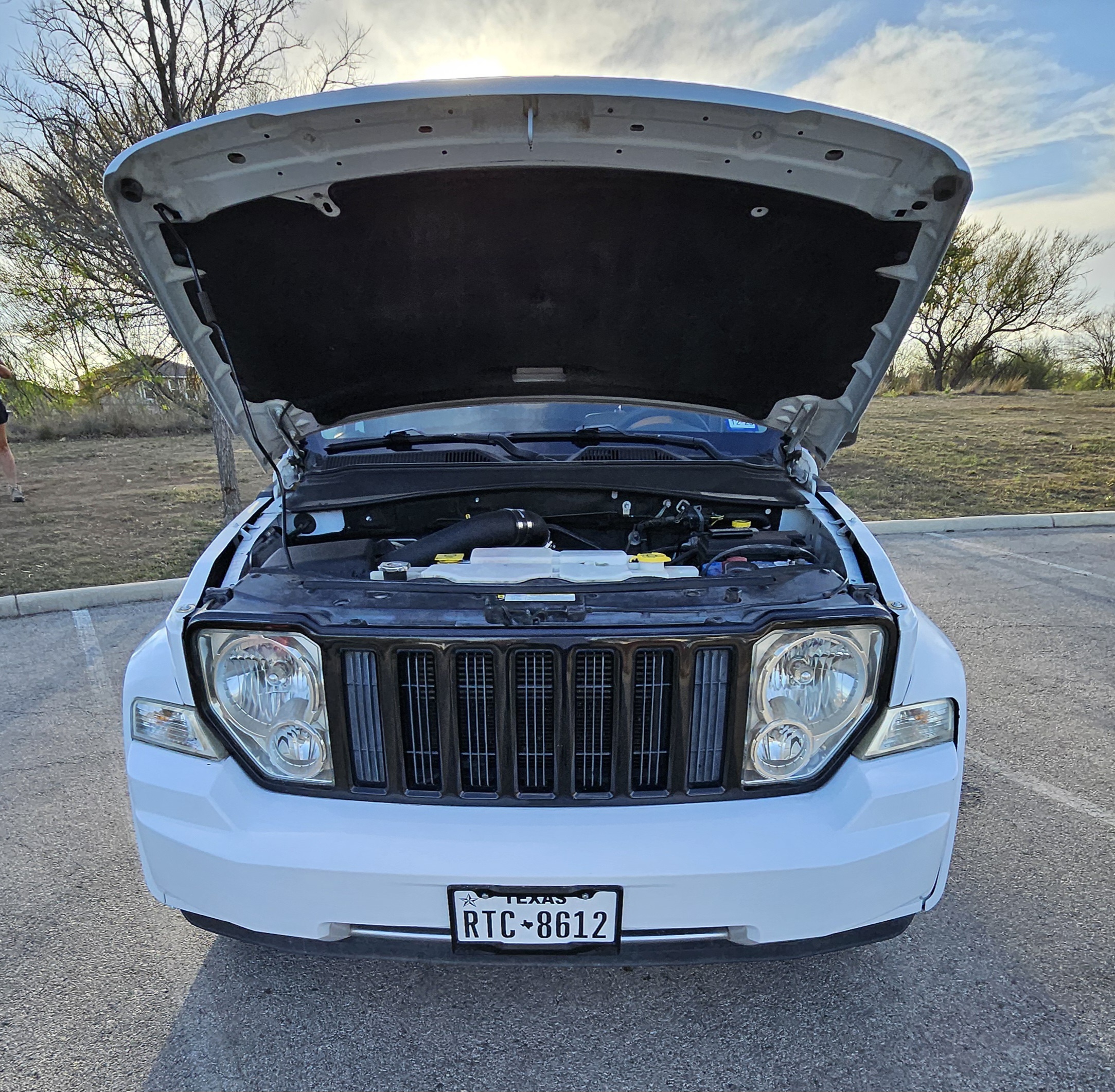 Used 2012 Jeep Liberty Limited RWD image 2