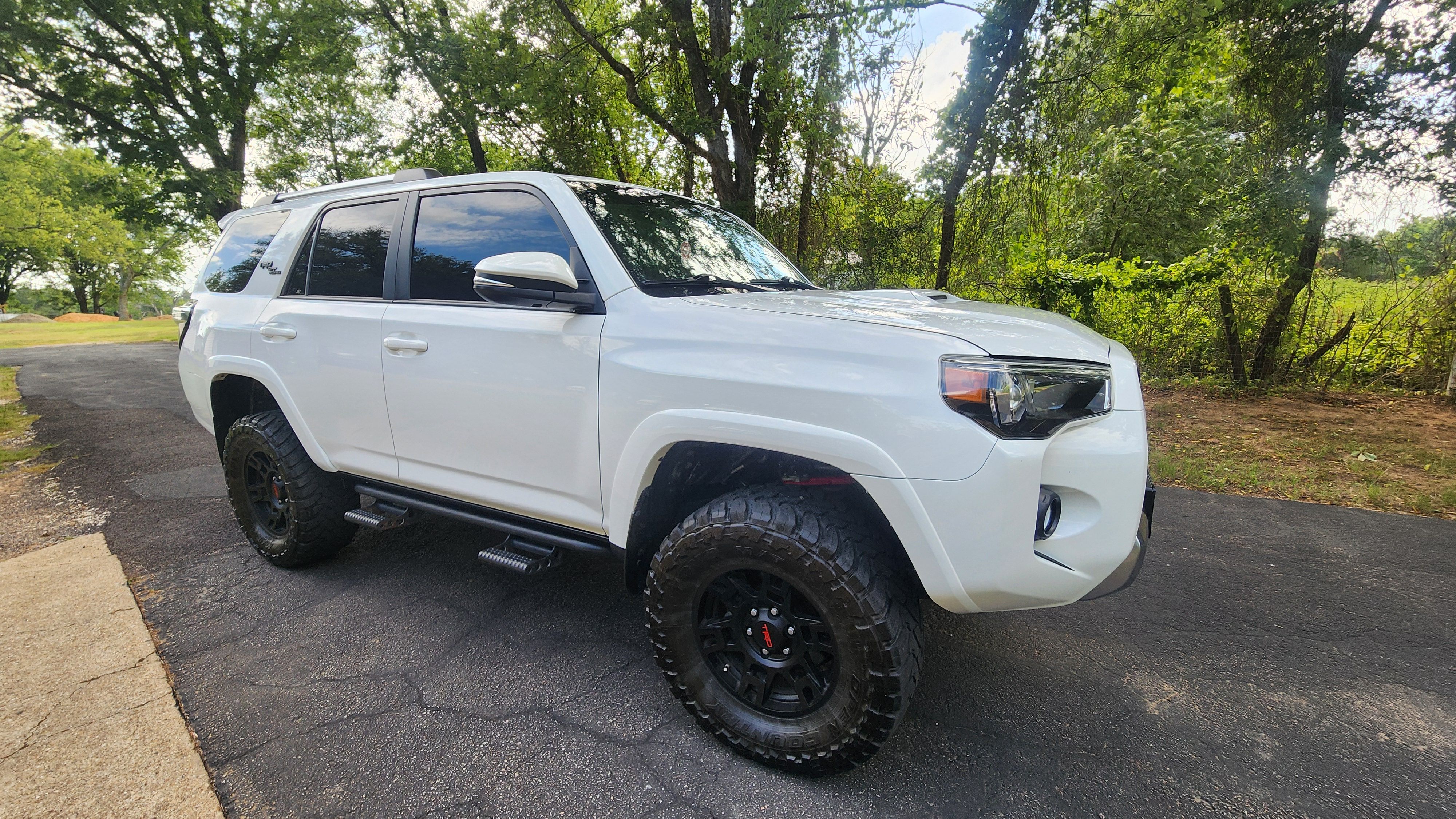 Used 2018 Toyota 4Runner TRD Off-Road Premium AWD/4WD image 17