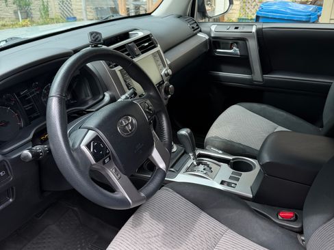 Used 2020 Toyota 4Runner SR5 AWD/4WD image 10