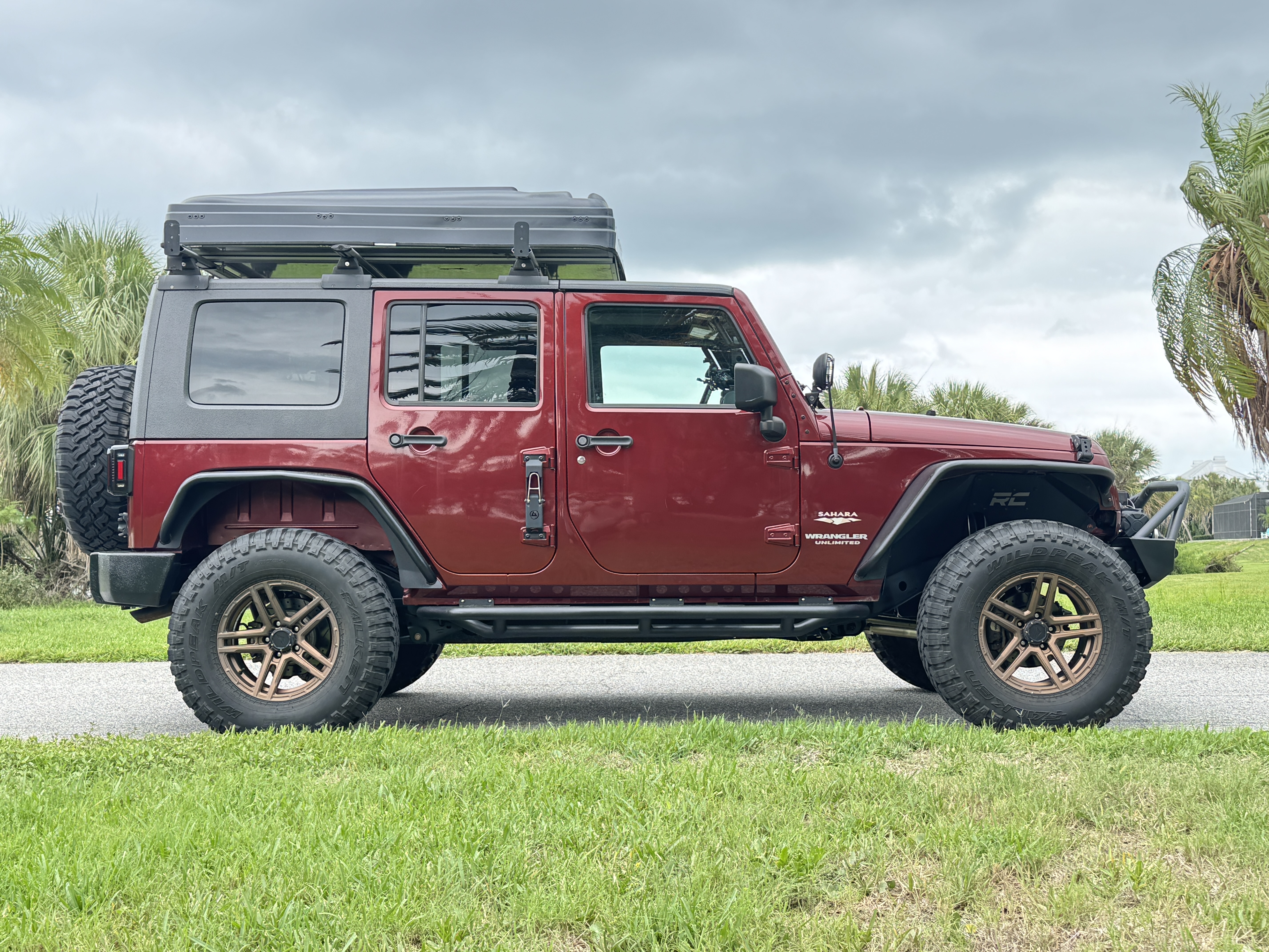 Used 2007 Jeep Wrangler Unlimited Sahara w/ Trailer Tow Group AWD/4WD image 1