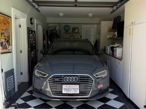 Used 2018 Audi A3 e-tron Premium Plus w/ Technology Package FWD image 1