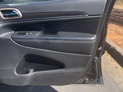 Used 2014 Jeep Grand Cherokee Limited image 17