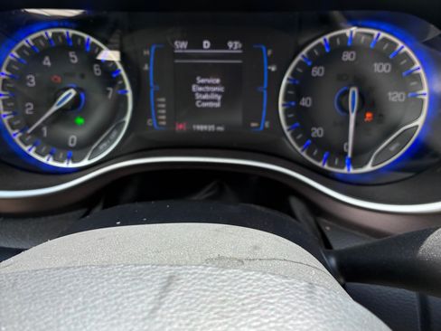 Used 2017 Chrysler Pacifica LX FWD image 14
