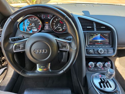 Used 2011 Audi R8 V10 image 14