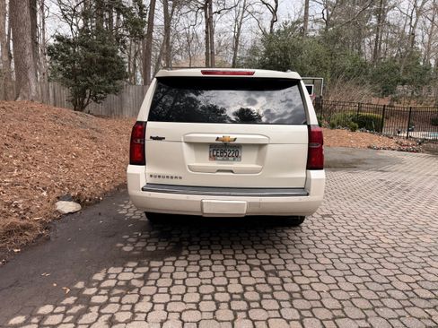 Used 2015 Chevrolet Suburban LTZ RWD image 6