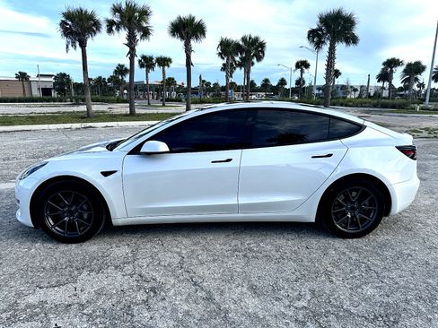 Used 2023 Tesla Model 3 Standard Range RWD image 9