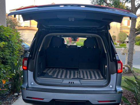 Used 2020 Lincoln Navigator L Black Label w/ Cargo Convenience Package image 4