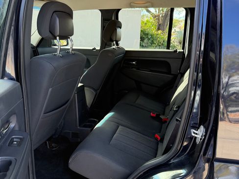 Used 2011 Jeep Liberty Sport image 10