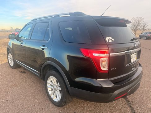 Used 2013 Ford Explorer XLT image 2