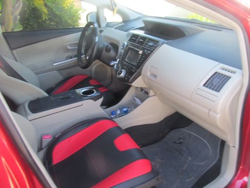 Used 2012 Toyota Prius V Two image 5