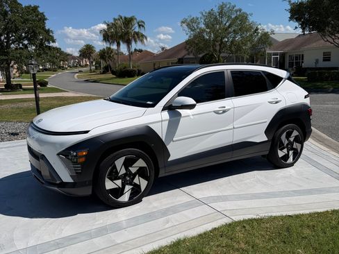 Used 2024 Hyundai Kona Limited FWD image 1