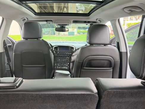 Used 2022 GMC Terrain SLT w/ Infotainment Package II image 2