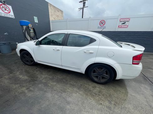 Used 2010 Dodge Avenger R/T image 2