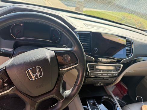 Used 2019 Honda Pilot Touring image 10