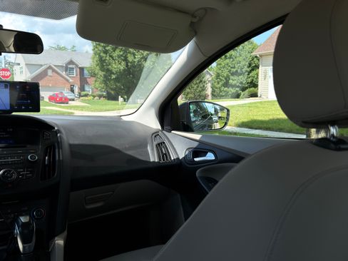 Used 2015 Ford Focus SE FWD image 8